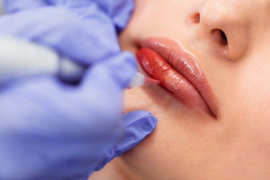 Lips coloring Leanne's Thailand Our Services ลงสีปากกึ่งถาวร